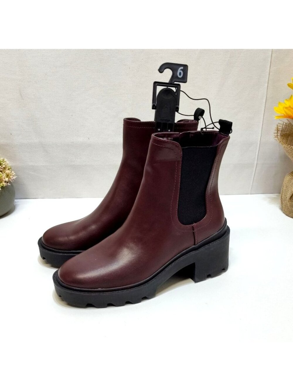 Time and Tru Chelsea Ankle Lug Sole Combat Boot Memory Foam Women's Size 6 NWT